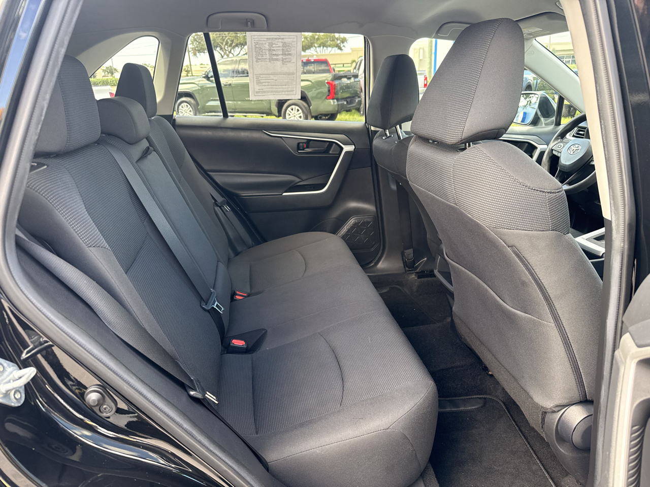 Toyota RAV4 LE FWD (Natl) 2021