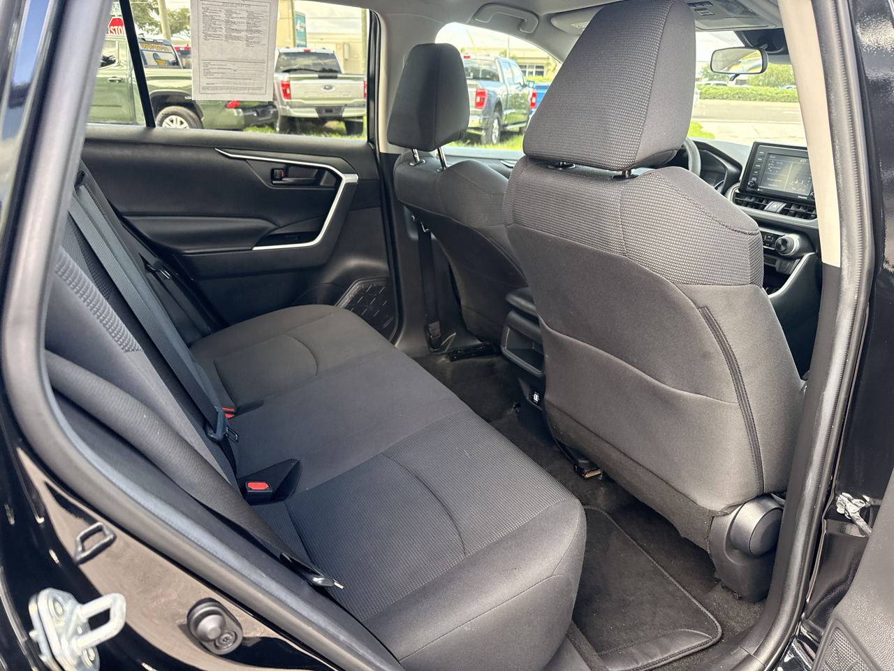 Toyota RAV4 LE FWD (Natl) 2021