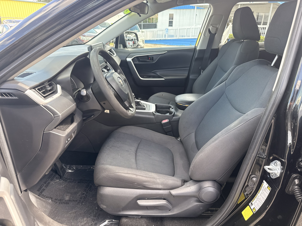 Toyota RAV4 LE FWD (Natl) 2021