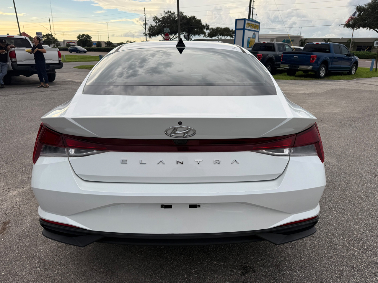 Hyundai Elantra SEL IVT *Ltd Avail* 2021