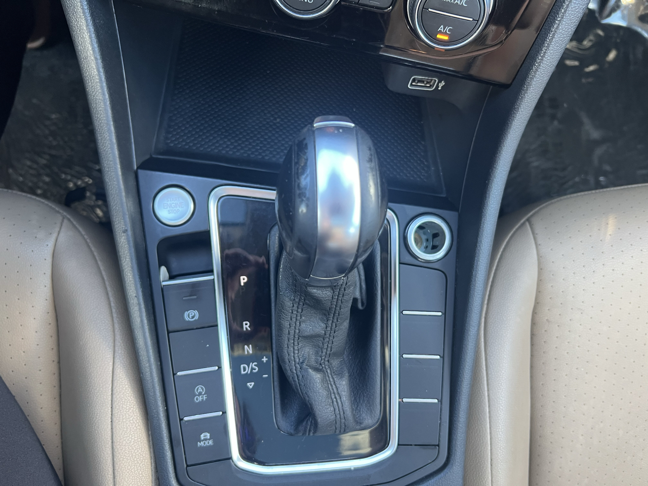Volkswagen Jetta SEL Auto w/SULEV 2019
