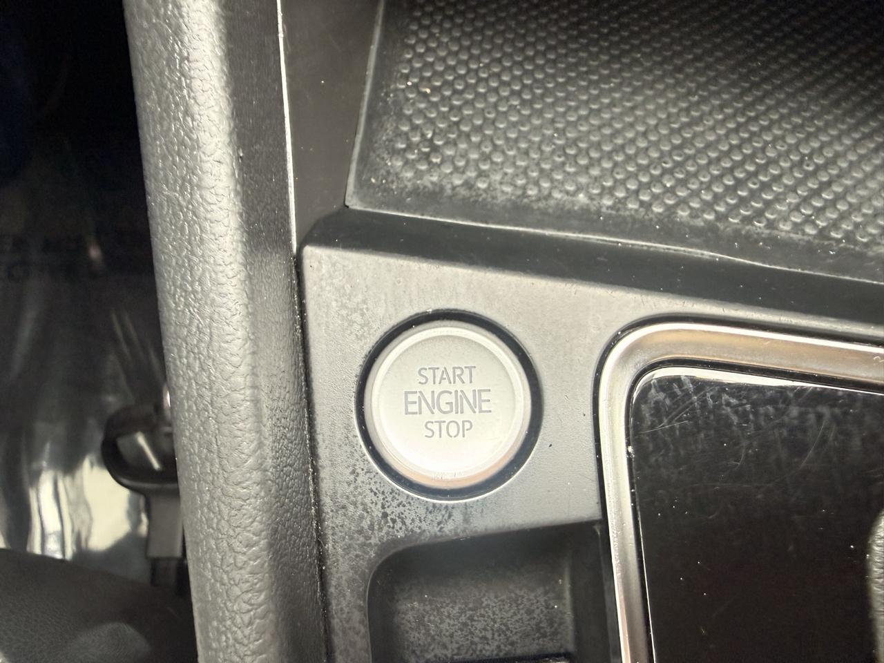 Volkswagen Jetta R-Line Auto w/SULEV 2019
