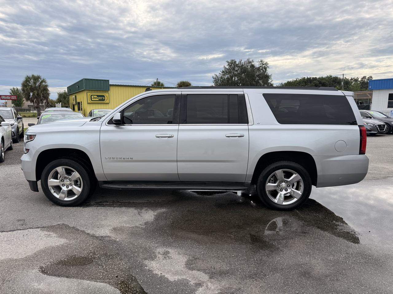 Chevrolet Suburban 4WD 4dr LT 2015
