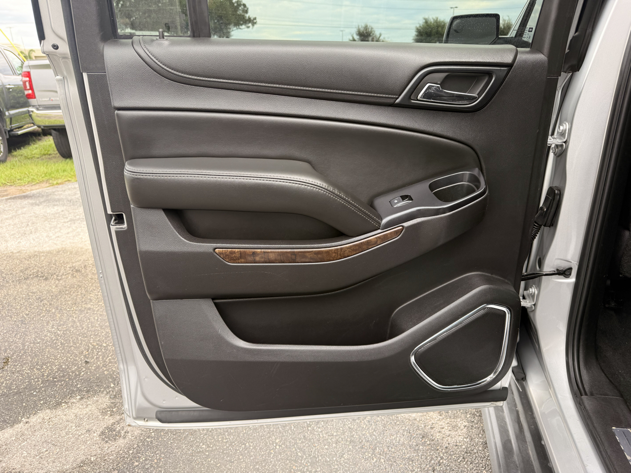 Chevrolet Suburban 4WD 4dr LT 2015