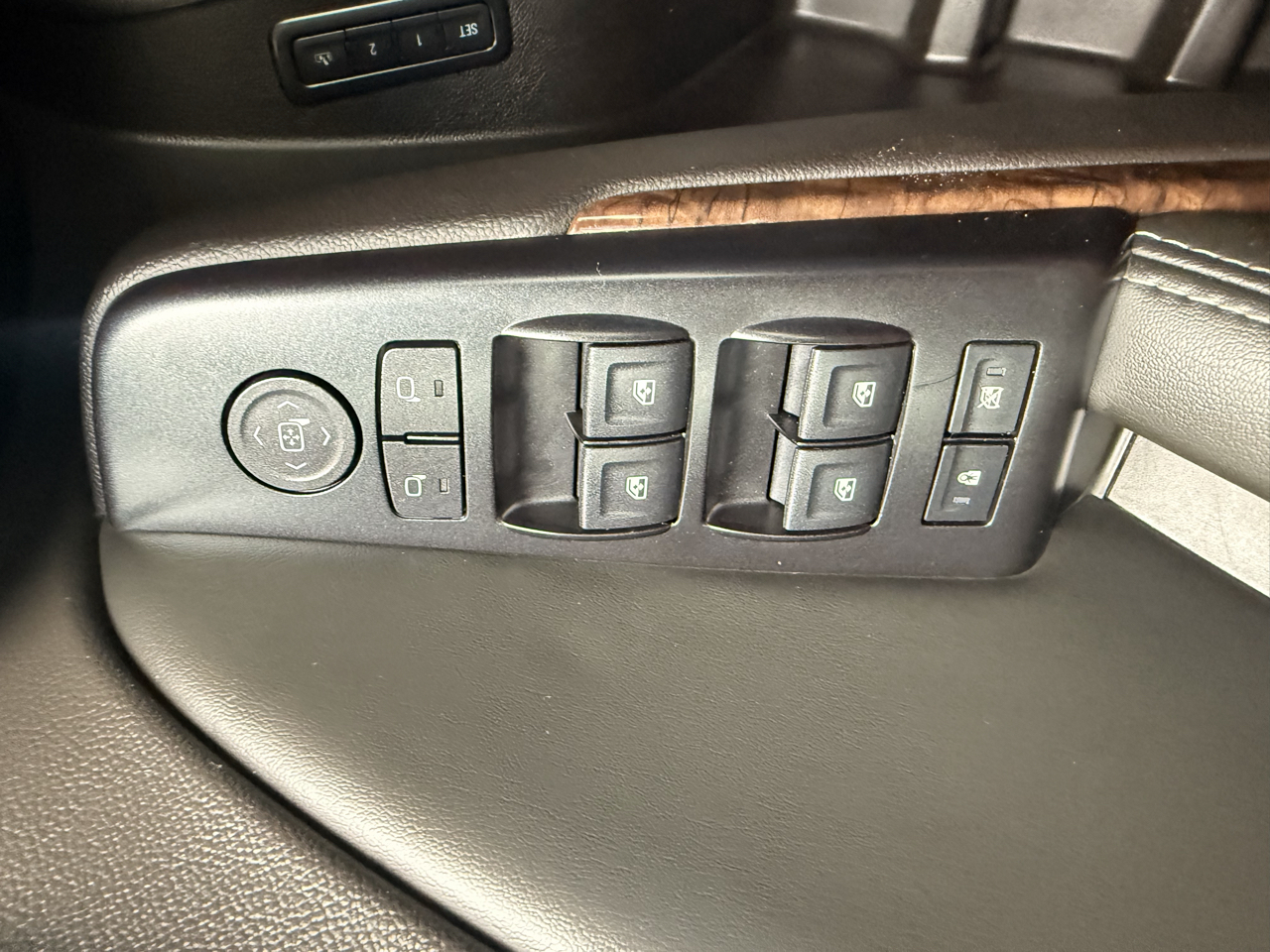 Chevrolet Suburban 4WD 4dr LT 2015