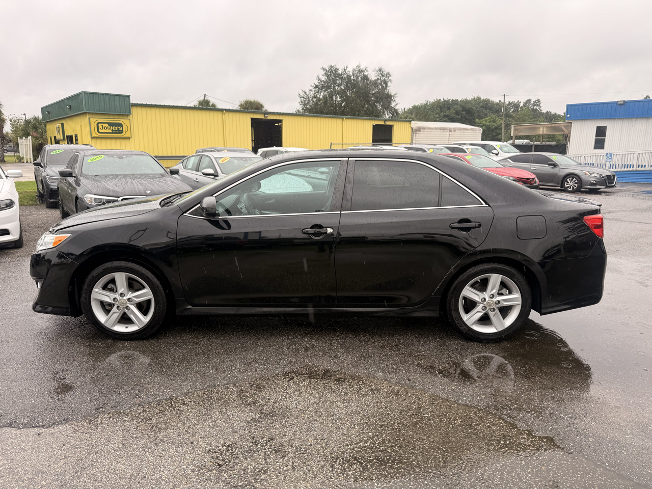 Toyota Camry 4dr Sdn I4 Auto SE w/Special Edition Pkg (Natl) 2013