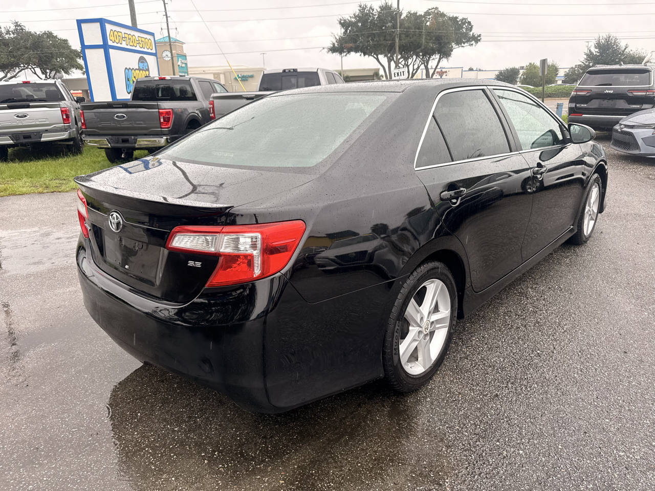 Toyota Camry 4dr Sdn I4 Auto SE w/Special Edition Pkg (Natl) 2013