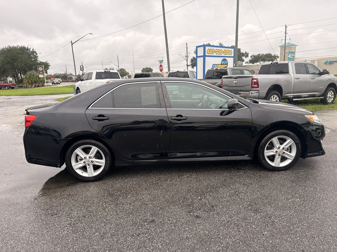 Toyota Camry 4dr Sdn I4 Auto SE w/Special Edition Pkg (Natl) 2013