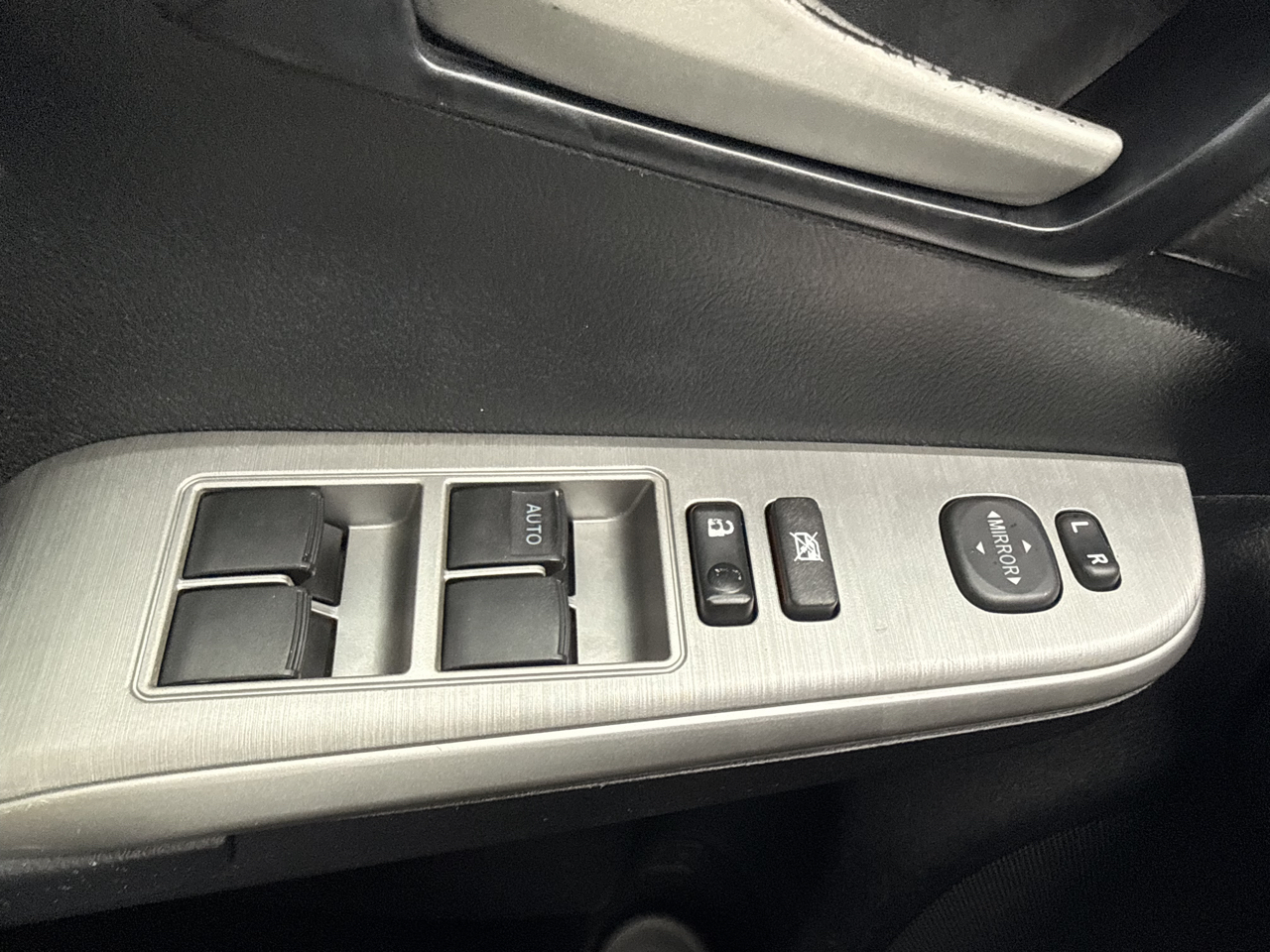Toyota Camry 4dr Sdn I4 Auto SE w/Special Edition Pkg (Natl) 2013