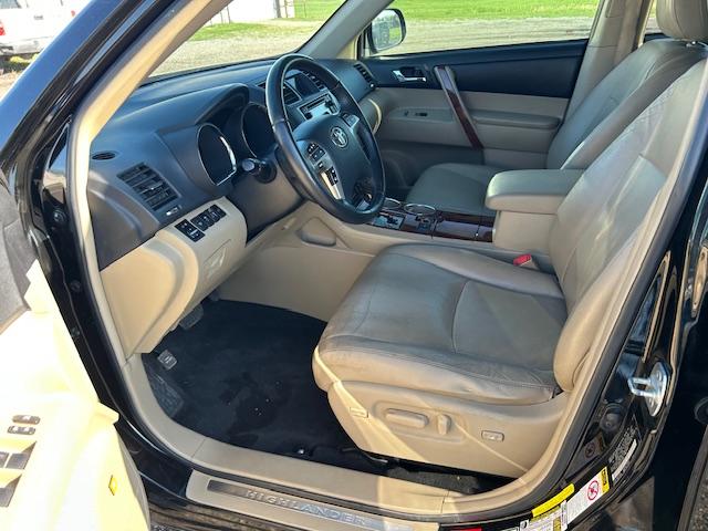 Toyota Highlander Limited 2WD 2013