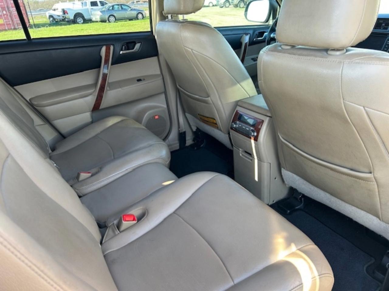 Toyota Highlander Limited 2WD 2013