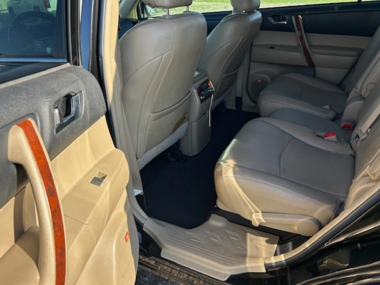 Toyota Highlander Limited 2WD 2013