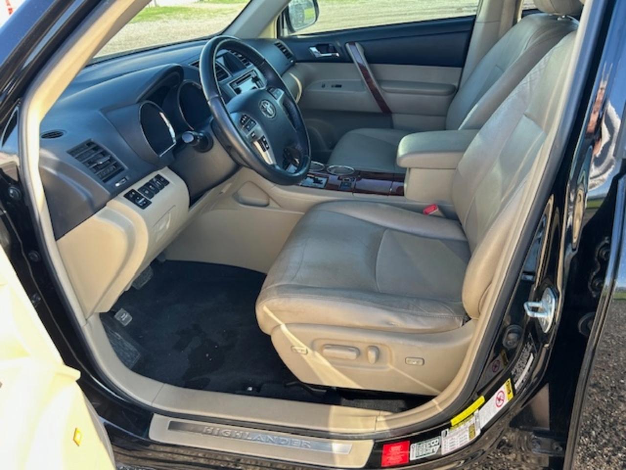 Toyota Highlander Limited 2WD 2013