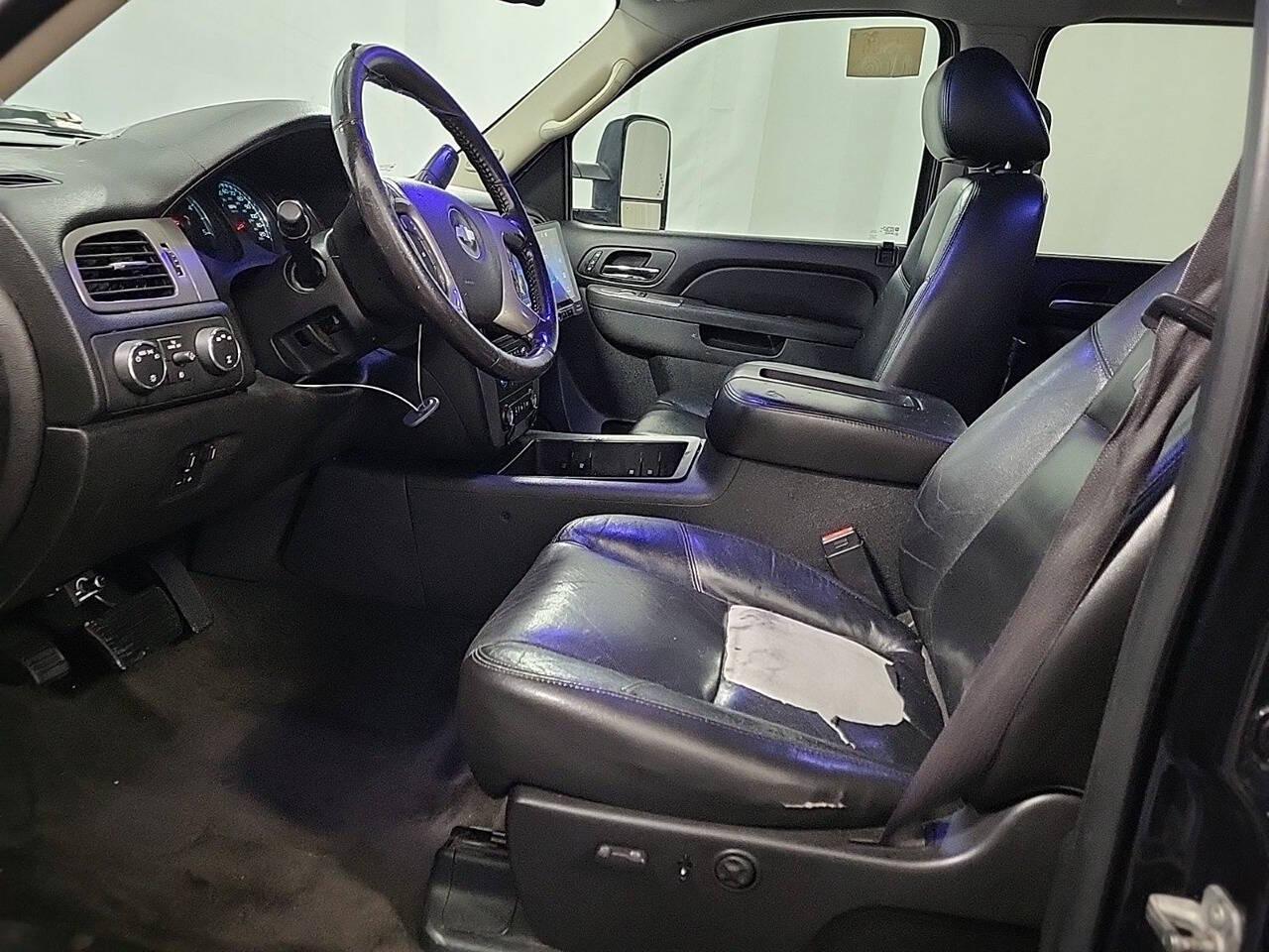 Chevrolet Silverado 3500HD LTZ Crew Cab 4WD 2012