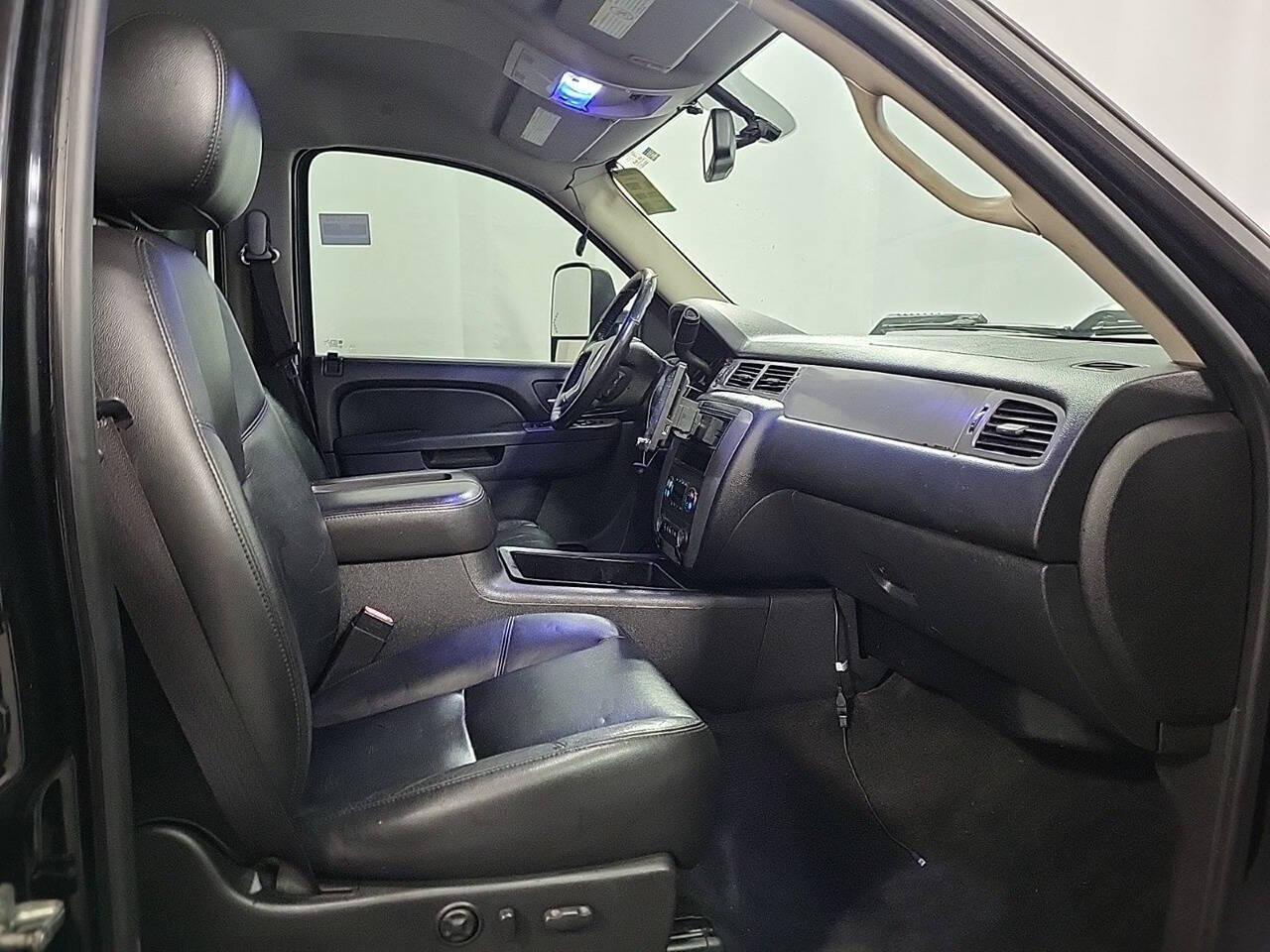 Chevrolet Silverado 3500HD LTZ Crew Cab 4WD 2012