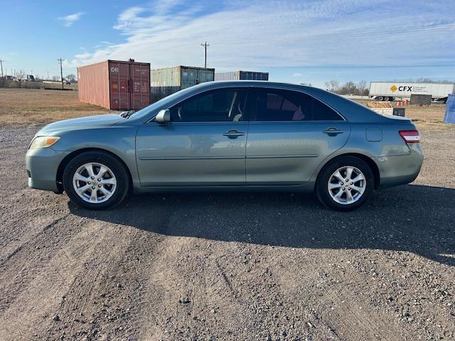 Toyota Camry Base 6-Spd AT 2011