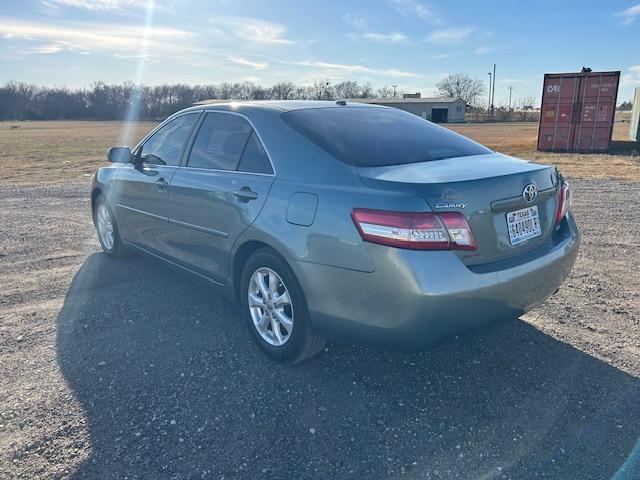 Toyota Camry Base 6-Spd AT 2011