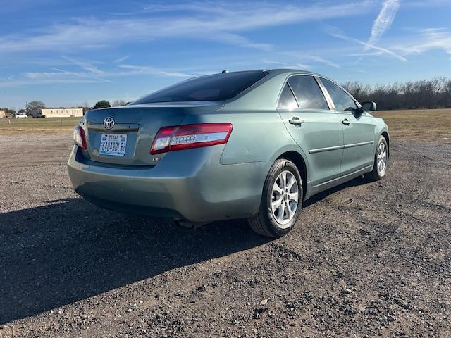 Toyota Camry Base 6-Spd AT 2011