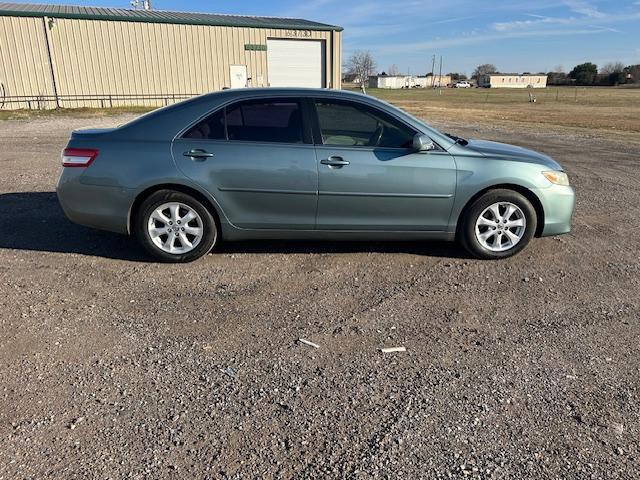 Toyota Camry Base 6-Spd AT 2011