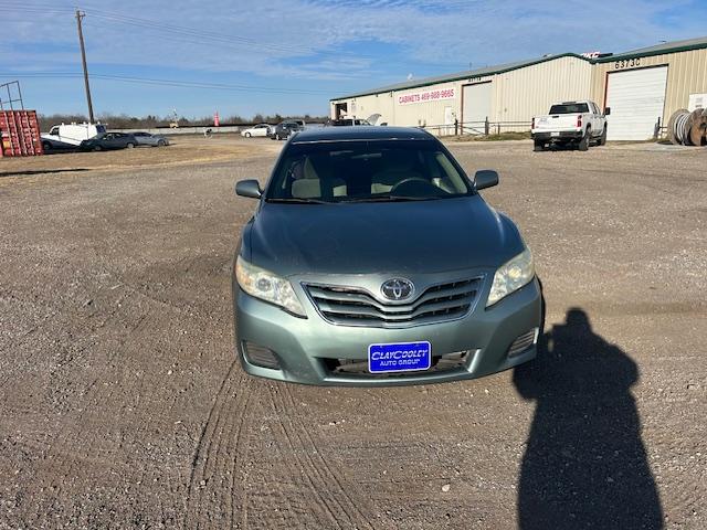 Toyota Camry Base 6-Spd AT 2011