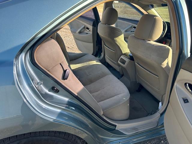 Toyota Camry Base 6-Spd AT 2011