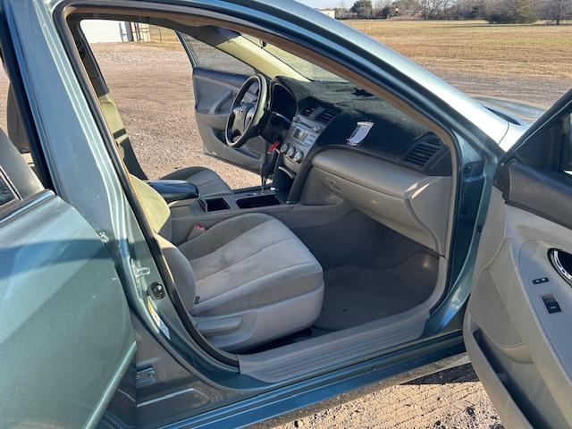 Toyota Camry Base 6-Spd AT 2011