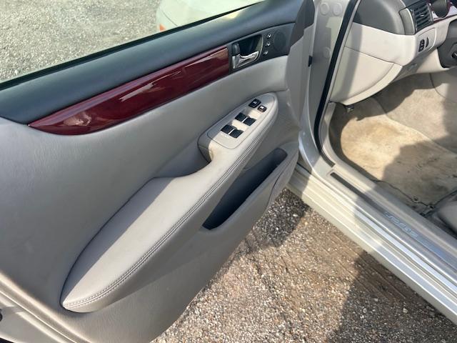 Lexus ES 300 Sedan 2002
