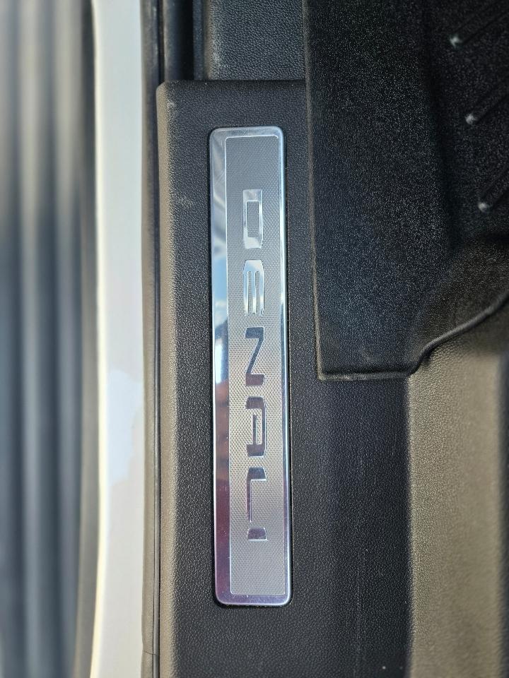 GMC Yukon Denali 4WD 2021