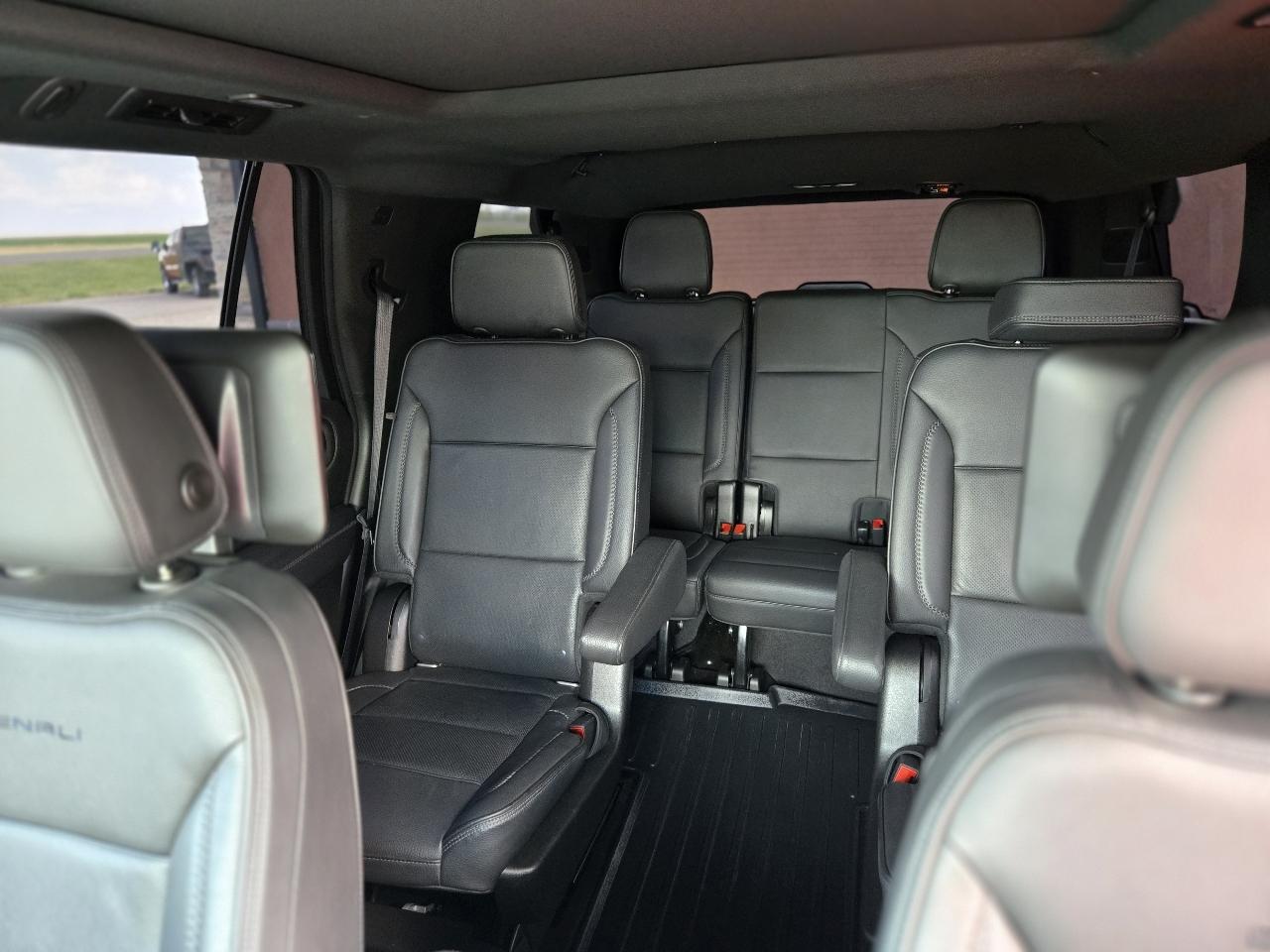 GMC Yukon Denali 4WD 2021