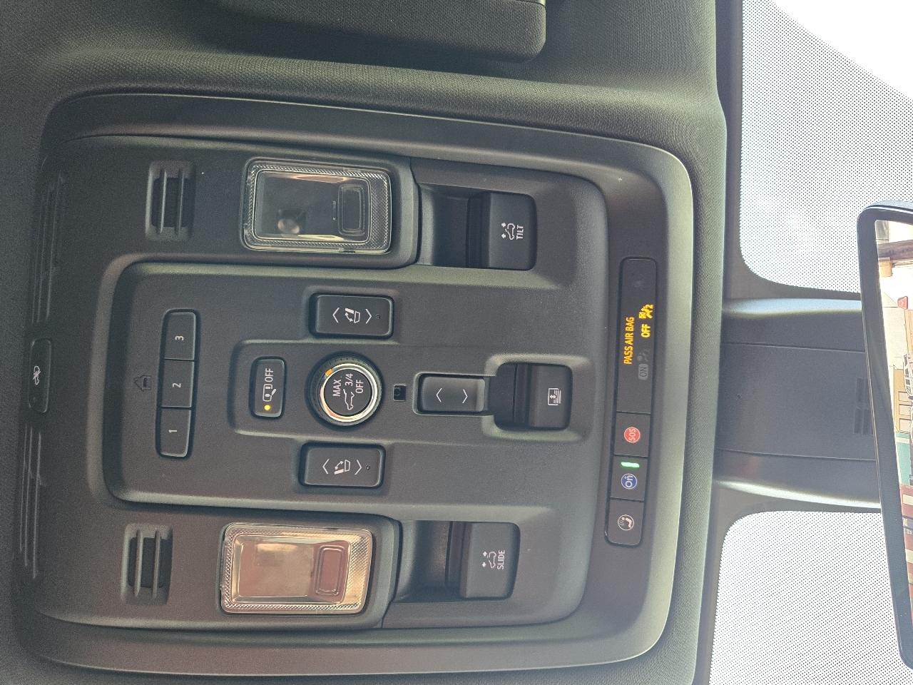GMC Yukon Denali 4WD 2021