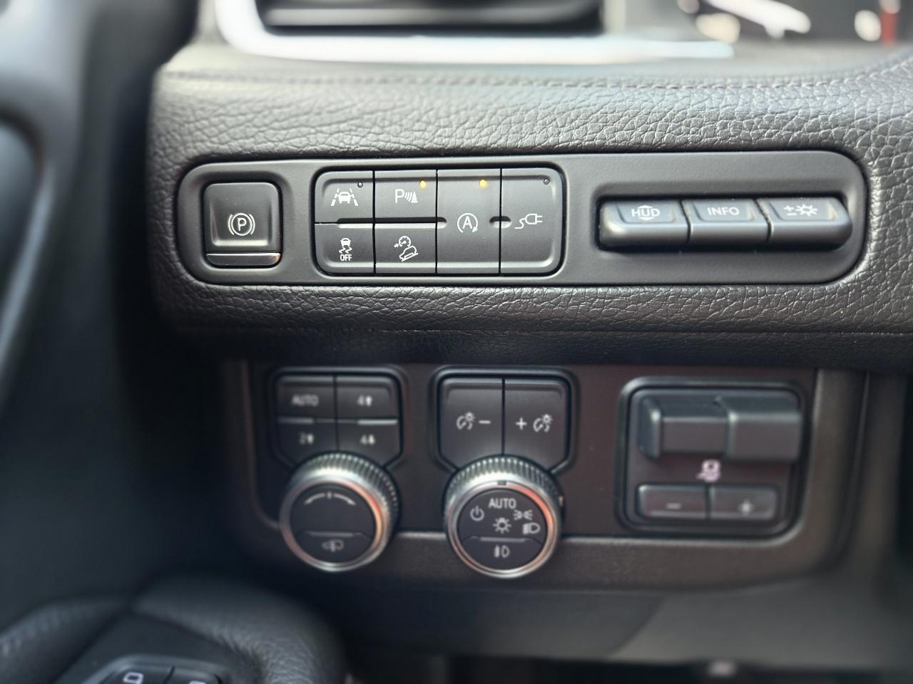 GMC Yukon Denali 4WD 2021