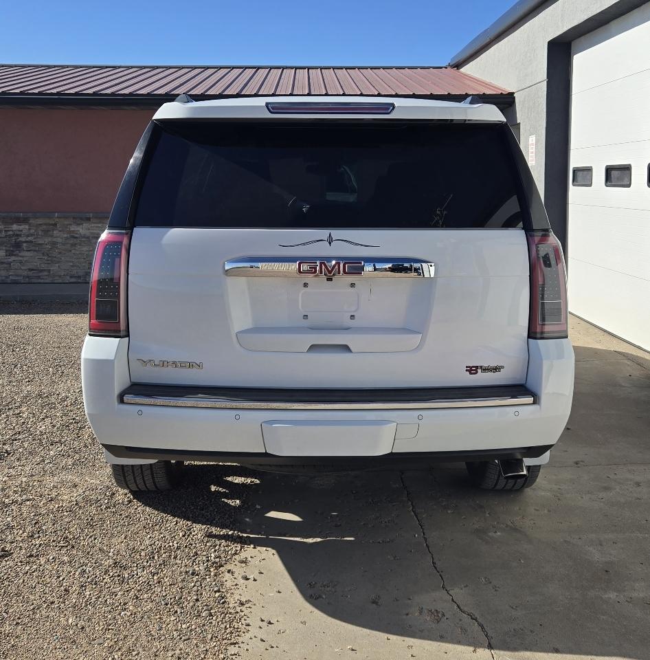 GMC Yukon Denali 4WD 2015