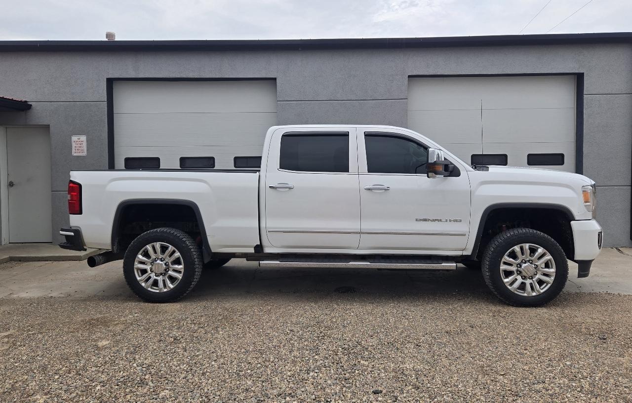 GMC Sierra 2500HD Denali Crew Cab 4WD 2015