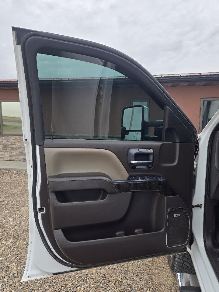 GMC Sierra 2500HD Denali Crew Cab 4WD 2015