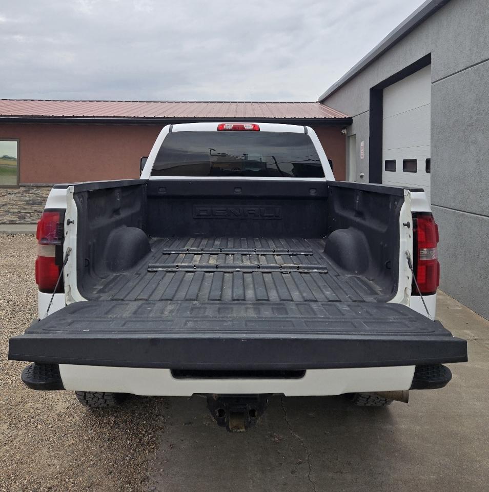 GMC Sierra 2500HD Denali Crew Cab 4WD 2015