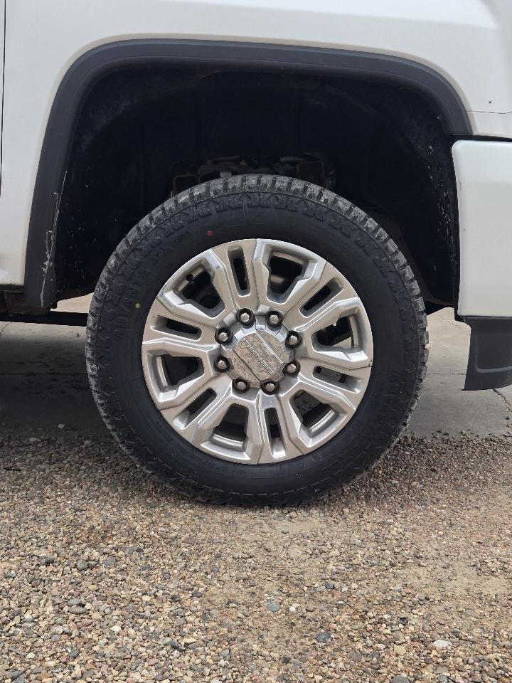 GMC Sierra 2500HD Denali Crew Cab 4WD 2015