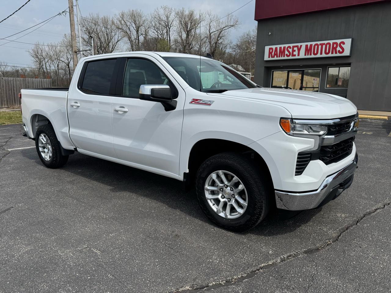 Chevrolet Silverado 1500 LT Crew Cab 4WD 2023