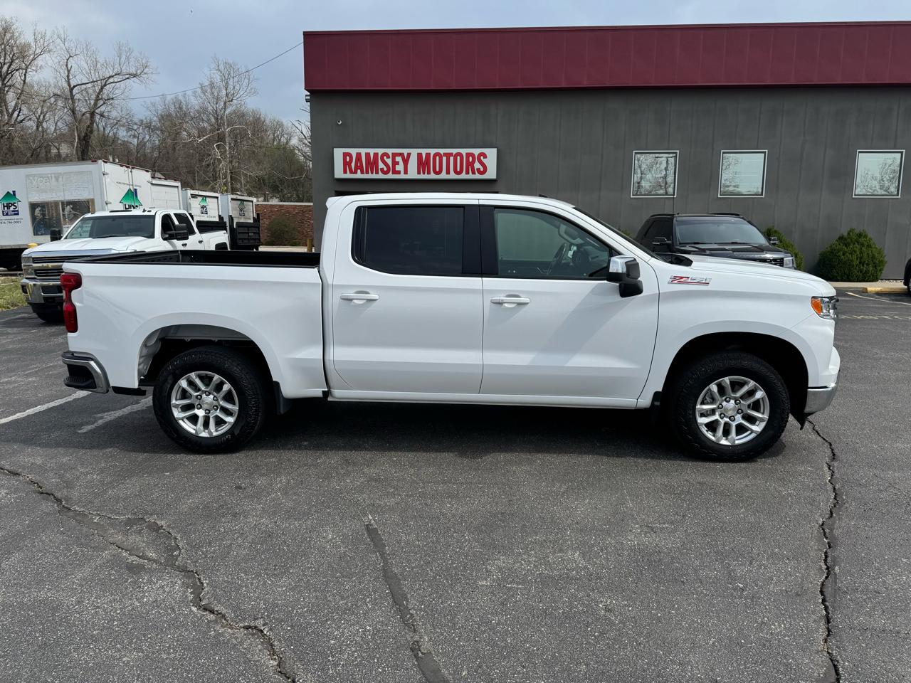 Chevrolet Silverado 1500 LT Crew Cab 4WD 2023
