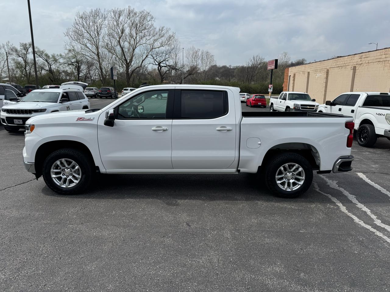Chevrolet Silverado 1500 LT Crew Cab 4WD 2023