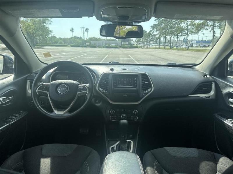 Jeep Cherokee Latitude FWD 2016