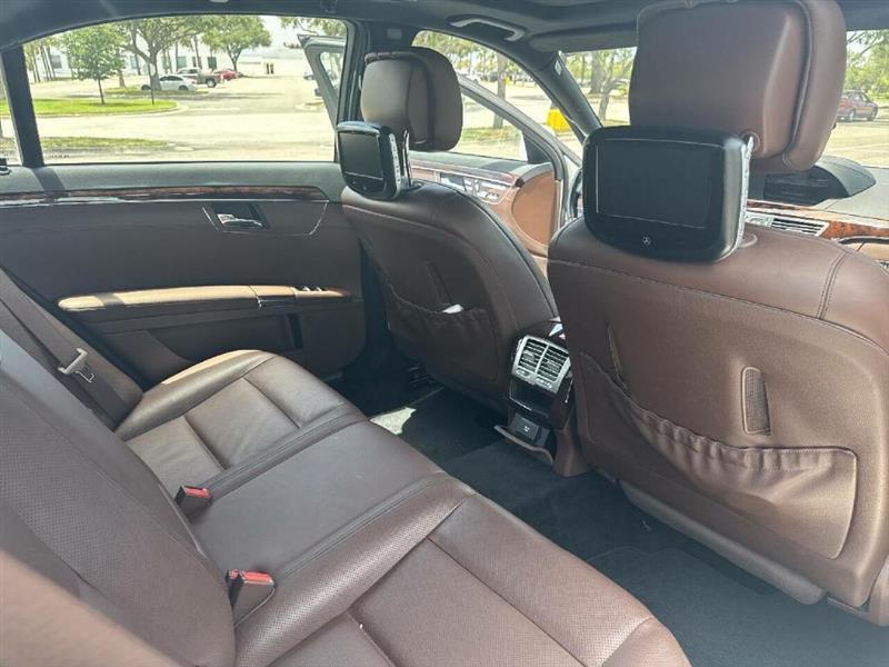 Mercedes-Benz S-Class S550 2011