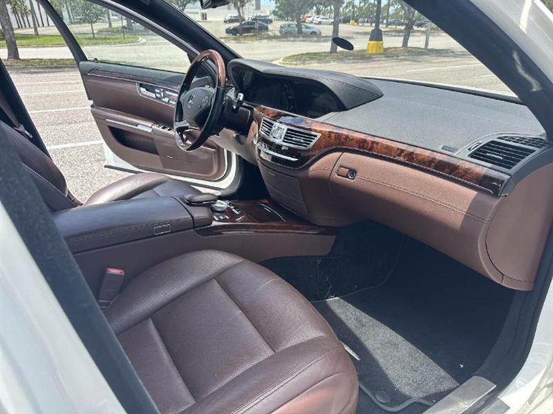 Mercedes-Benz S-Class S550 2011