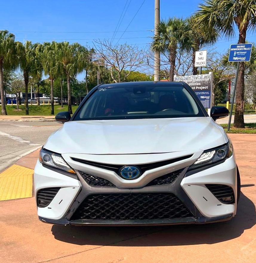 Toyota Camry Hybrid XSE 2021