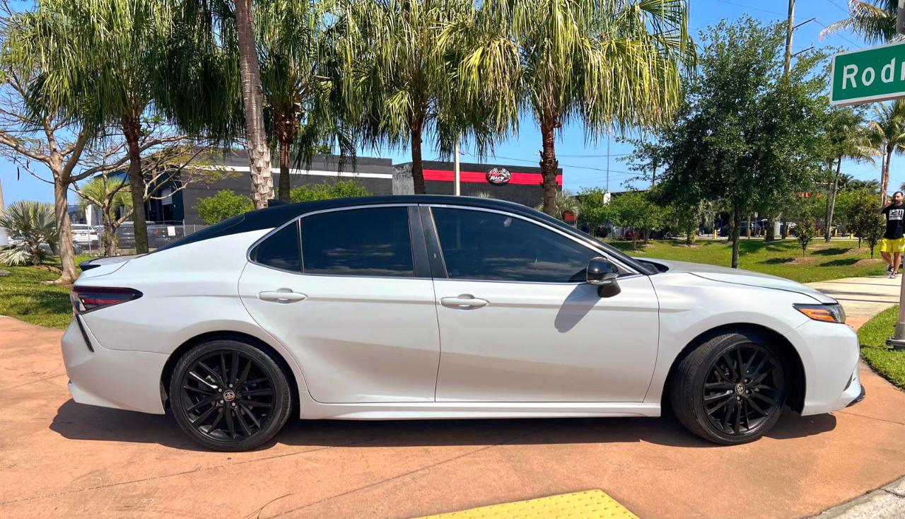 Toyota Camry Hybrid XSE 2021