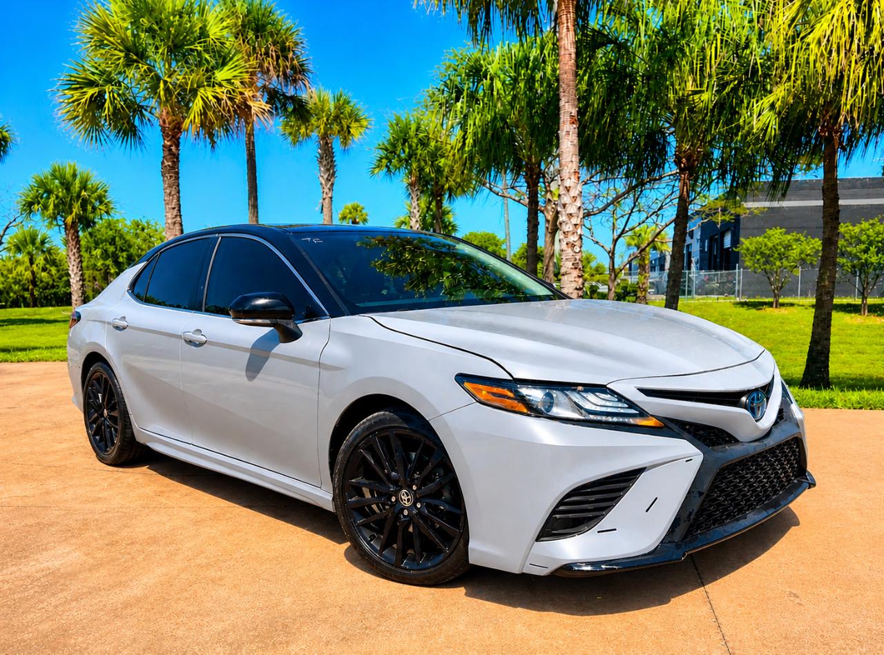 Toyota Camry Hybrid XSE 2021