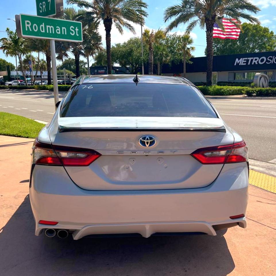 Toyota Camry Hybrid XSE 2021
