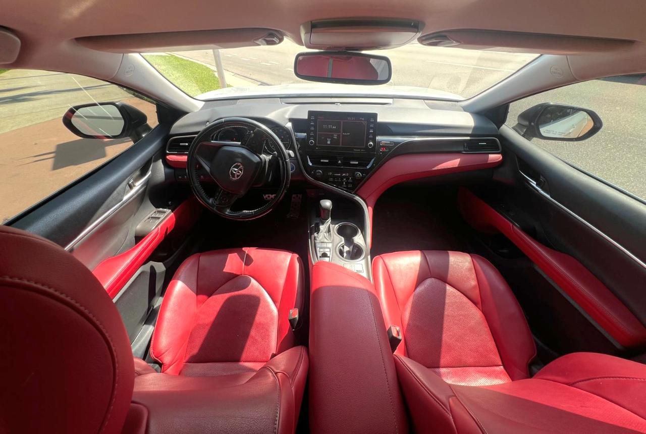 Toyota Camry Hybrid XSE 2021