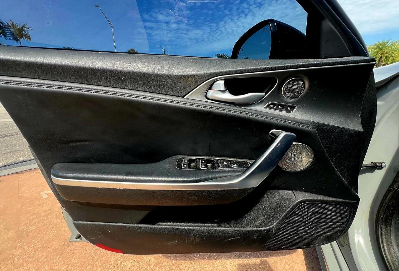 Kia Stinger GT1 2019