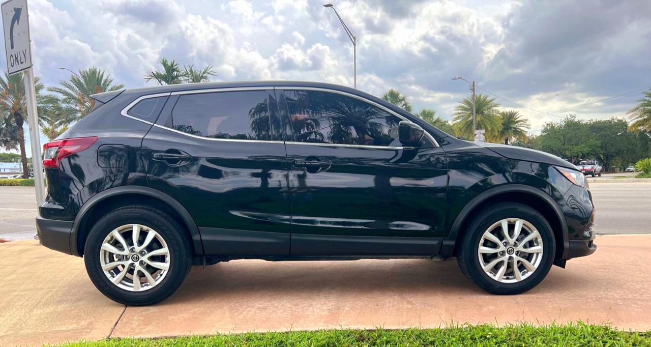 Nissan Rogue Sport S 2022