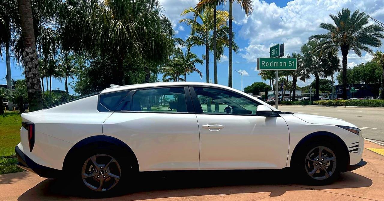 Kia K4 LX 2025